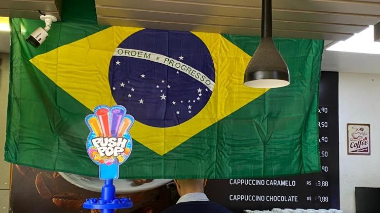 Segundo funcionários, promoção de bandeiras foi motivada pela Copa do Mundo do Qatar - Herculano Barreto Filho/UOL - Herculano Barreto Filho/UOL