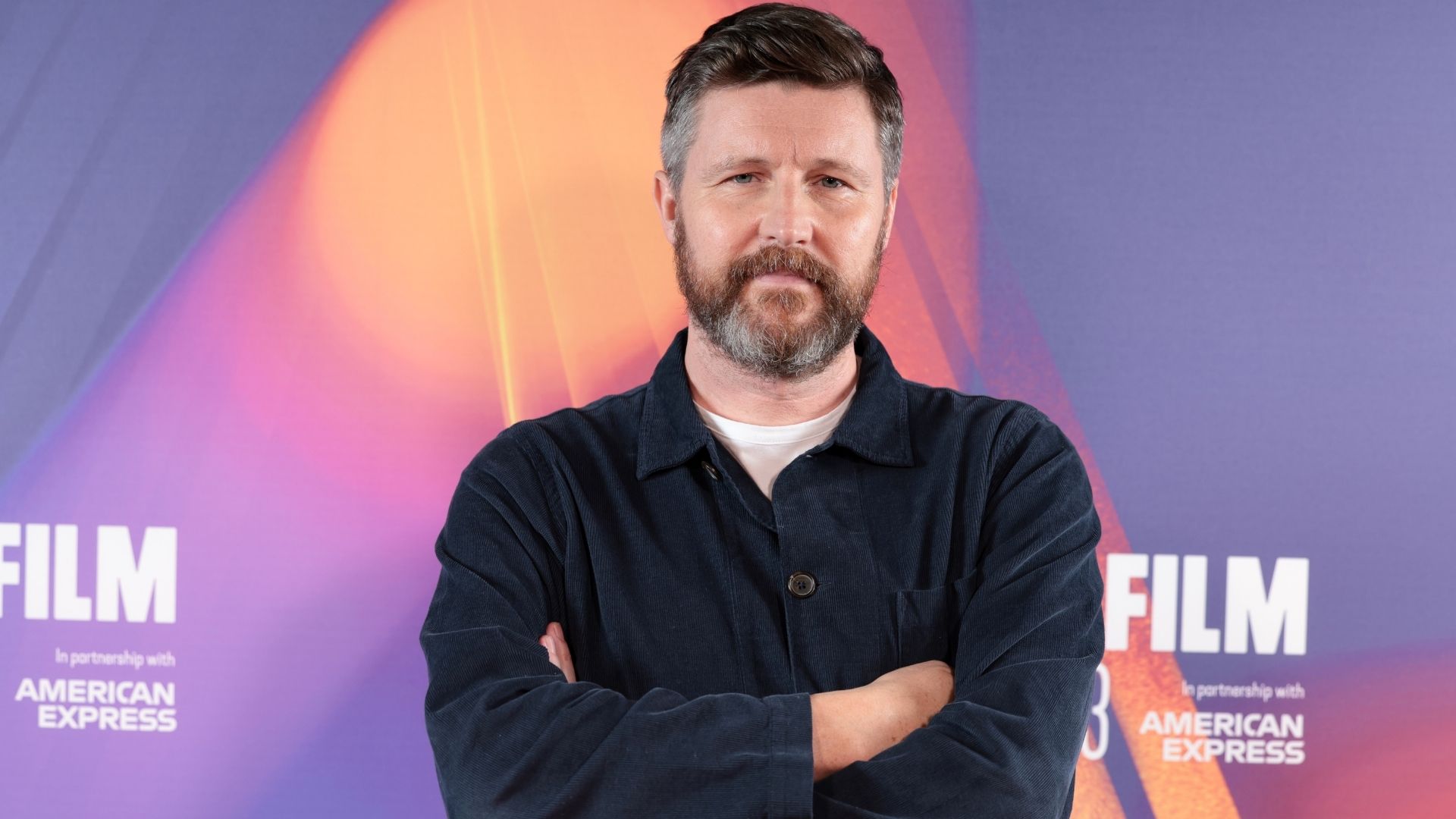 Andrew Haigh é o diretor de Todos Nós Desconhecidos (All of Us Strangers) e umas das vozes mais significativas da produção audiovisual LGBTQIAPN+ (Foto: Shane Anthony Sinclair/Getty Images)