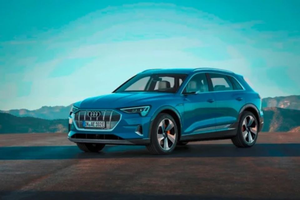 Audi e-Tron combina traços de esportividade e elegância em seu design.