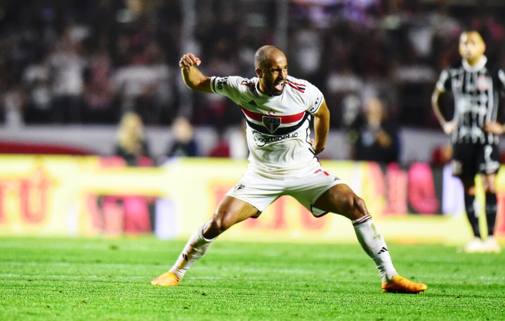 Lucas comemora o gol do São Paulo diante do Corinthians - Alexandre Battibugli/PLACAR