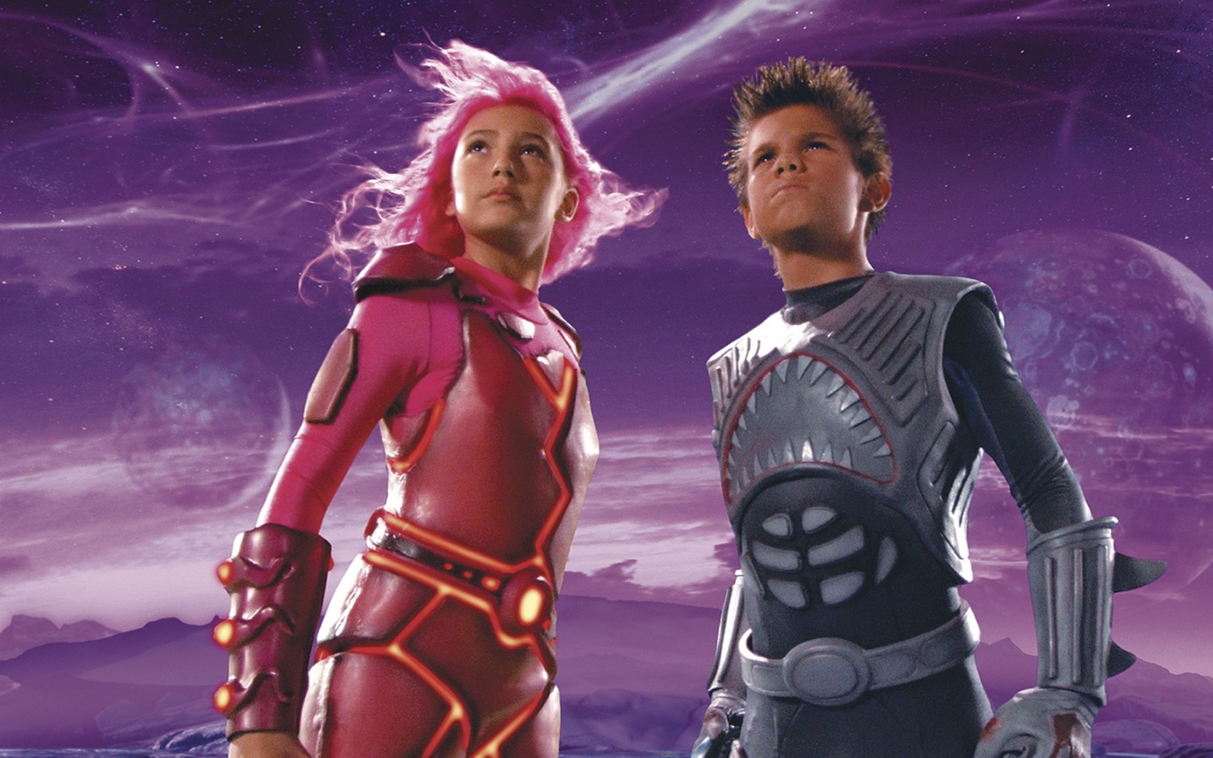 Taylor Dooley e Taylor Lautner em cena de As Aventuras de Sharkboy e Lavagirl