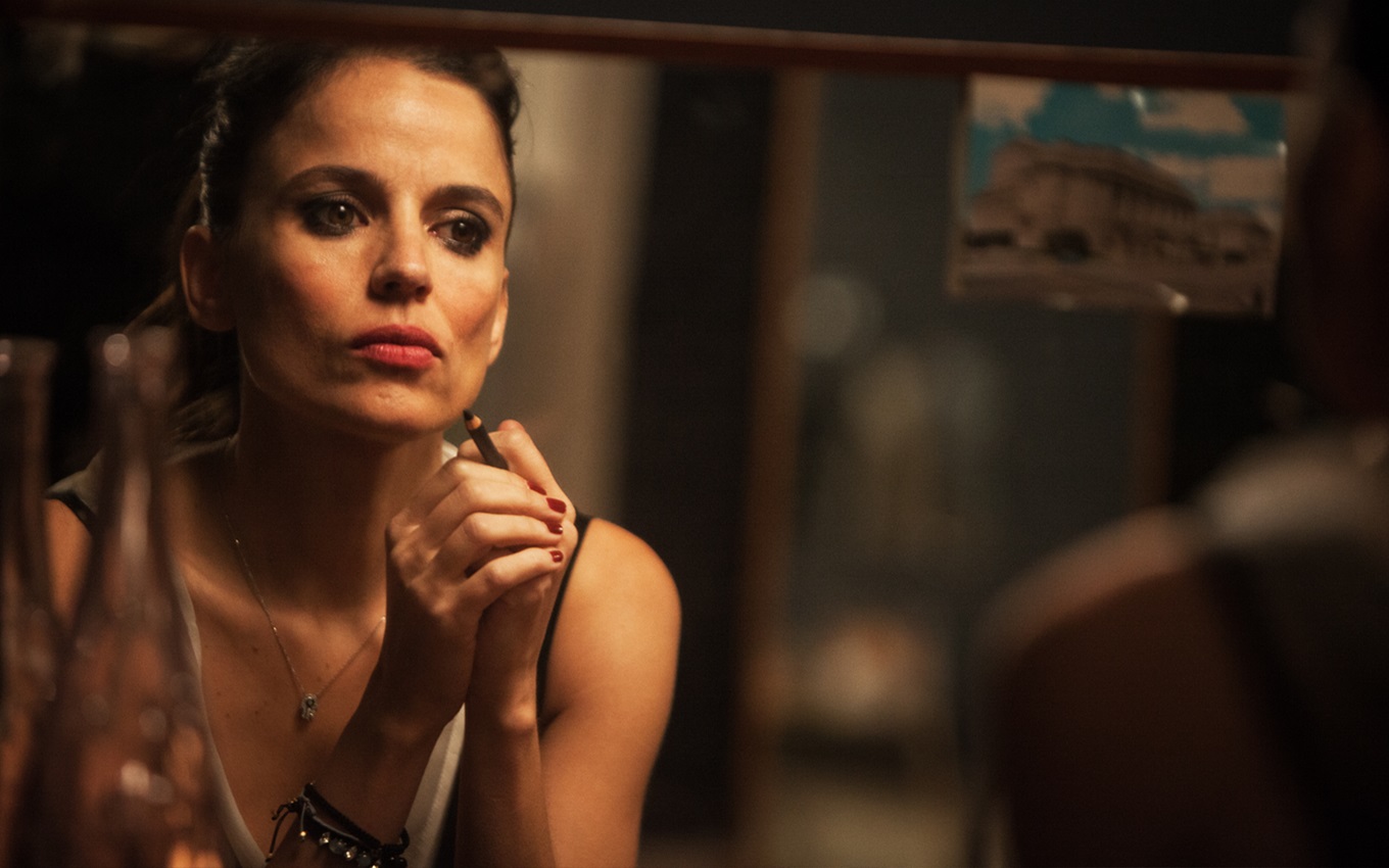 Elena Anaya em cena de Swing: Em Busca do Prazer