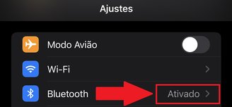 É preciso estar com a conexão bluetooth ativada no celular antigo