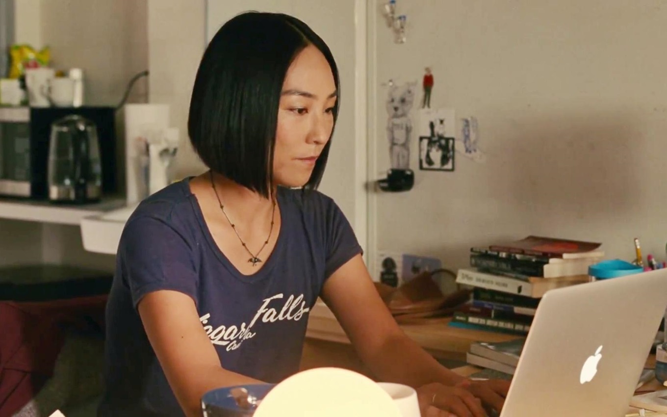 Greta Lee em cena de Vidas Passadas