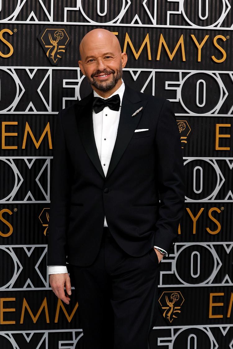 Jon Cryer, de 'Two and a Half Men', no 75º Emmy Awards