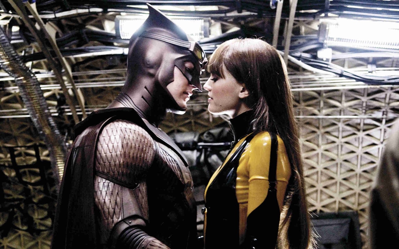 Patrick Wilson e Malin Akerman em cena de Watchmen: O Filme