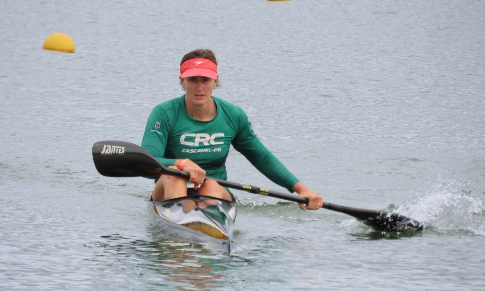 Ana Paula Vergutz em ação na Copa Brasil de canoagem velocidade