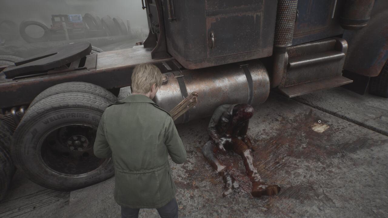 Bodies all over Silent Hill seem to be wearing the same clothes as James.